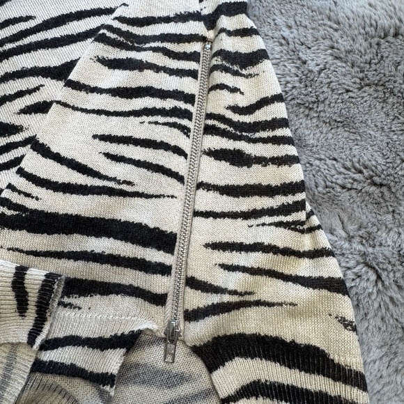 Crew Neck Lightweight Zebra Print Sweater Sz S Side Zippers - Picture 5 of 14